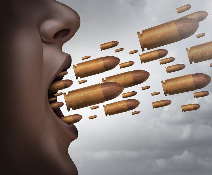 Ağzımızdan çıkan sözlere dikkat etmeliyiz